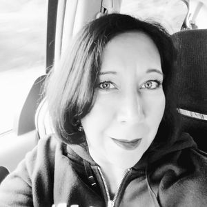 Meet your Posher, Estela